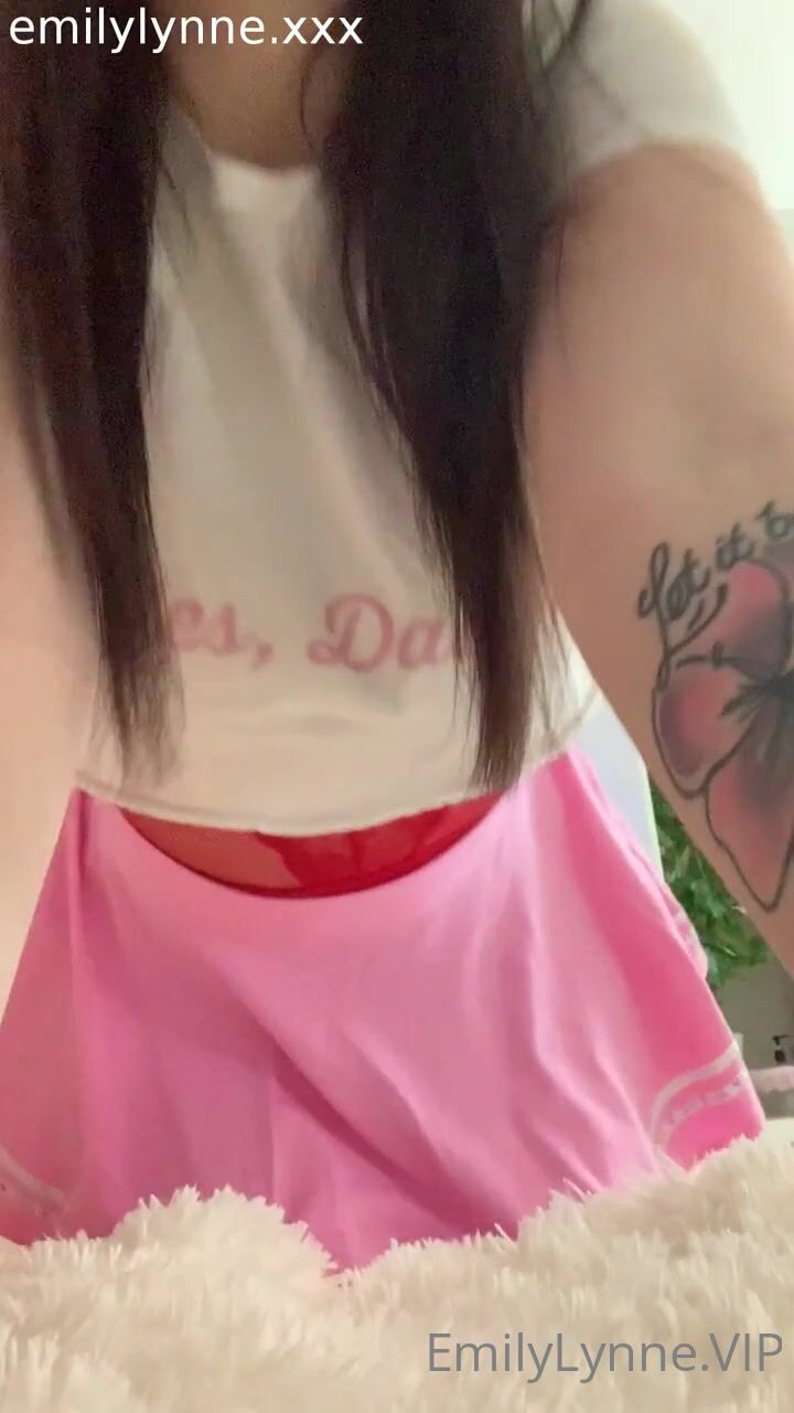 Emily Lynne Pleases Pussy Using Her Toys