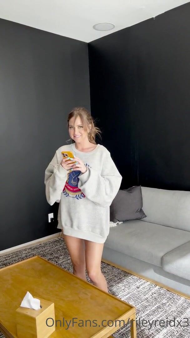 Riley Reid Uses Her BF's Cock For Entertainment