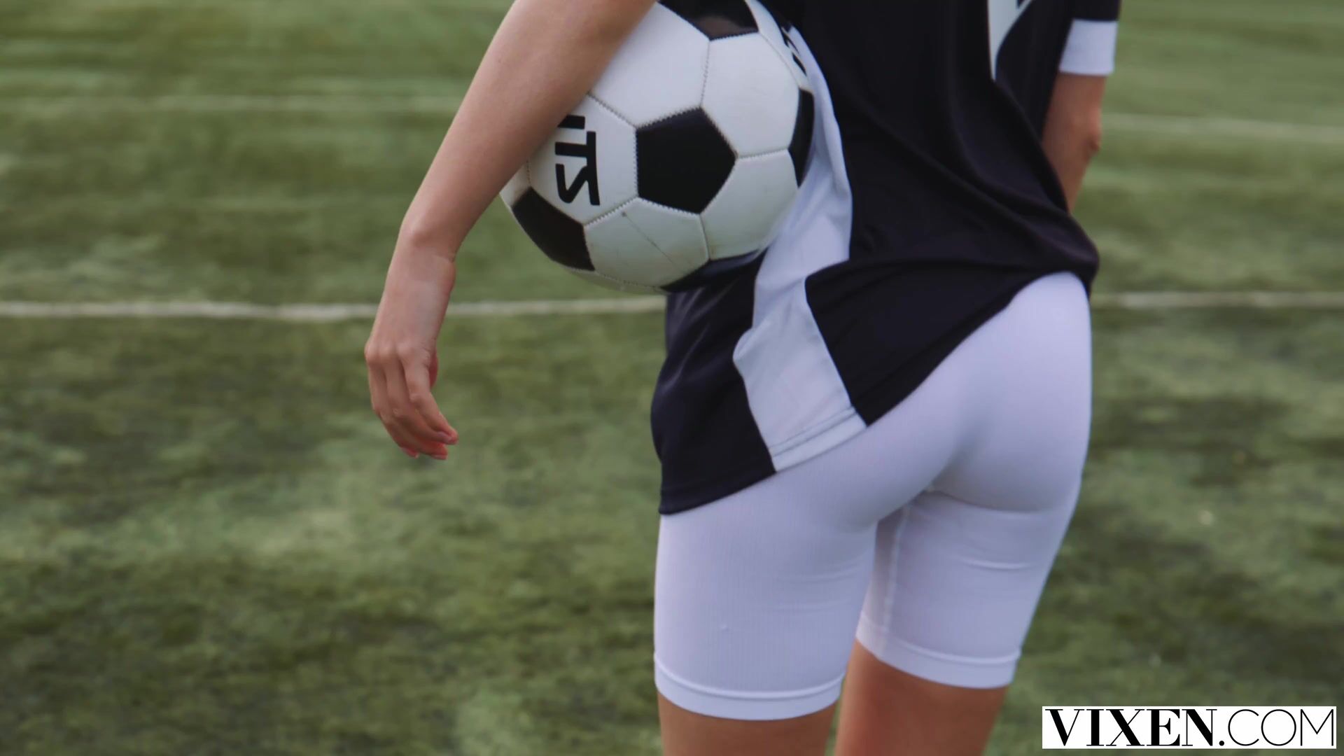 Russian Vixen Eva Elfie Fucks Her Favorite Football Player