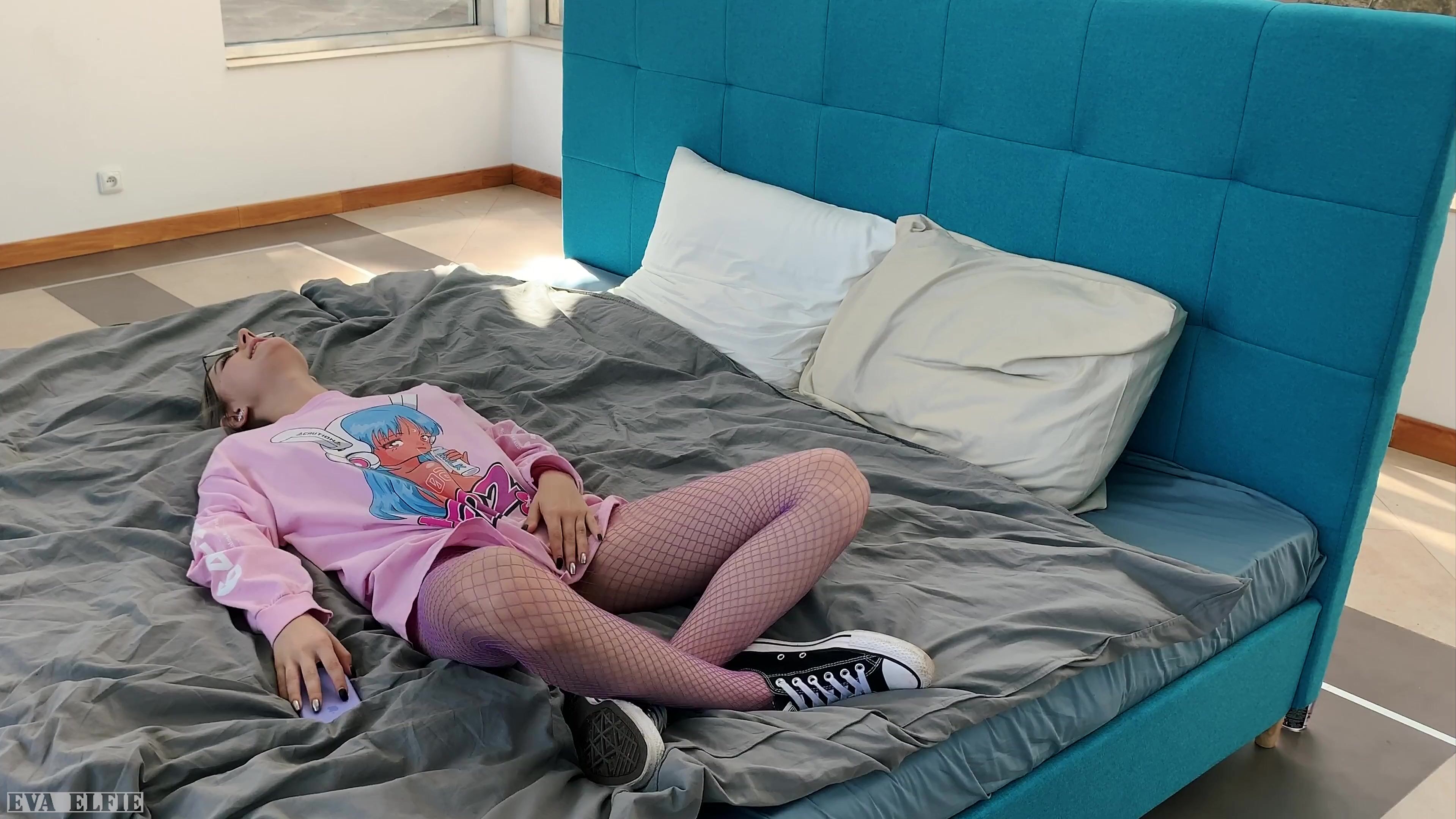 Art Hoe Eva Elfie Gets Her Stepbro To Fuck And Creampie Her