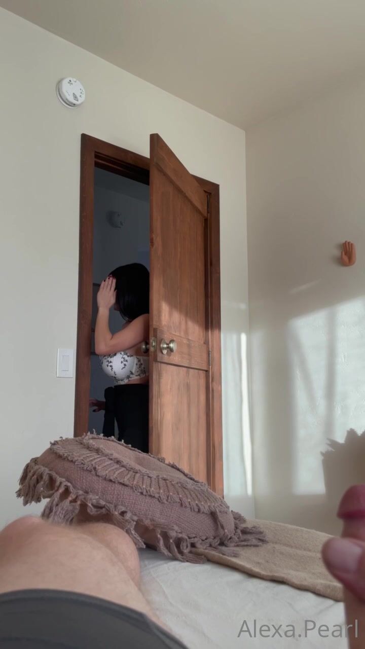 Stepmom Alexa Pearl Jerks Off Her Boy With Her Throat