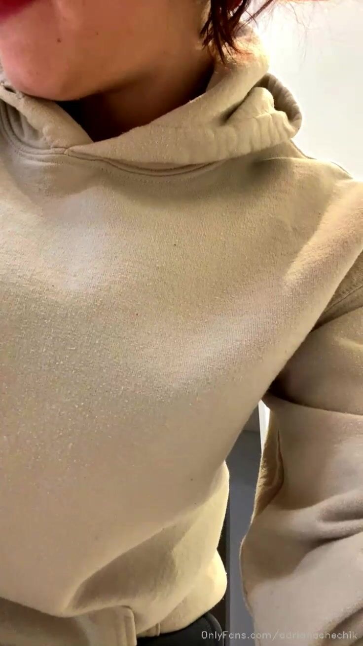 Adriana Chechik Gets Her Pussy Fisted During A Live Show