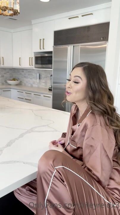Riley Reid Has Makeup Sex After A Bad Dream