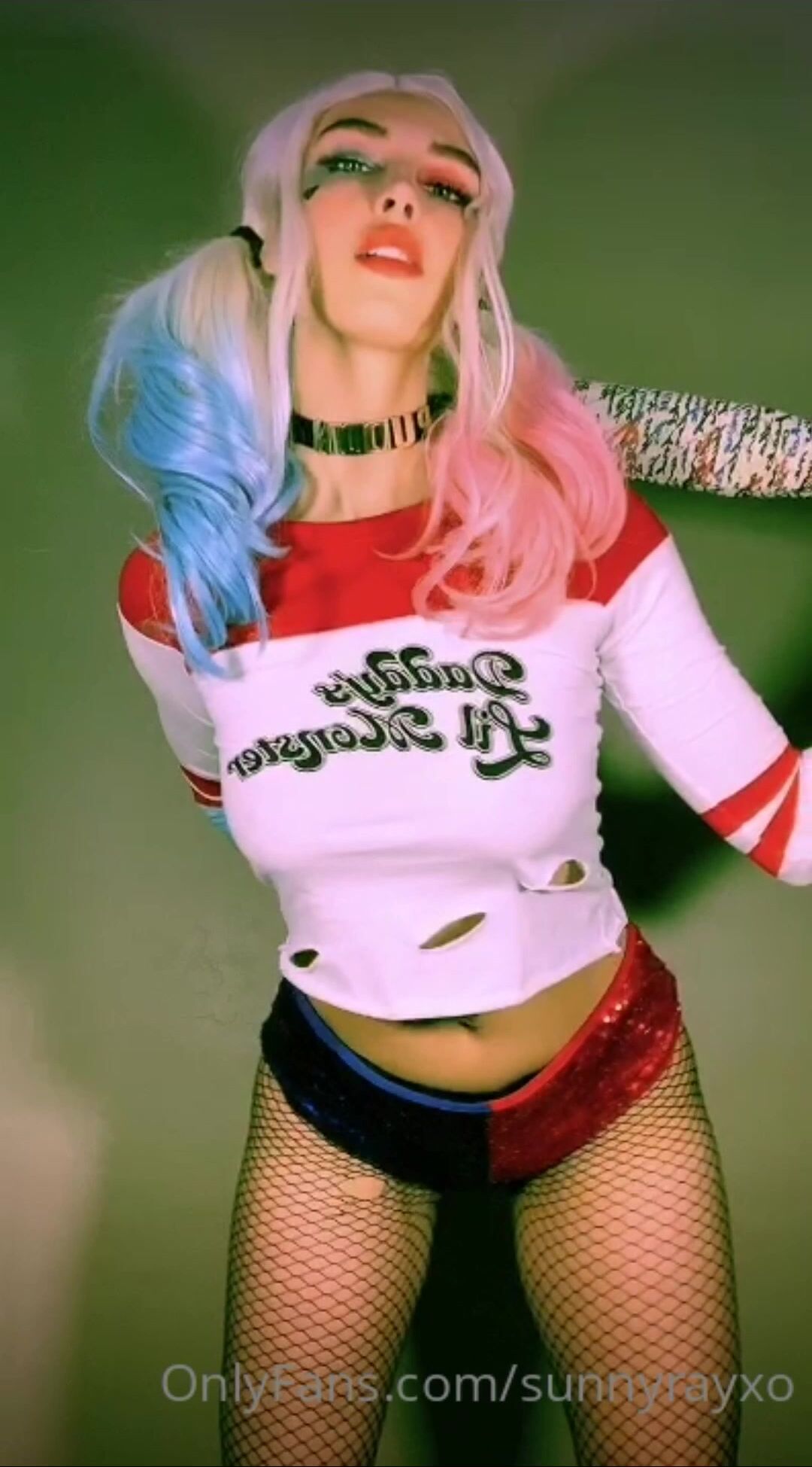 Sunny Ray Dresses Up As Harley Quinn And Masturbates Hard
