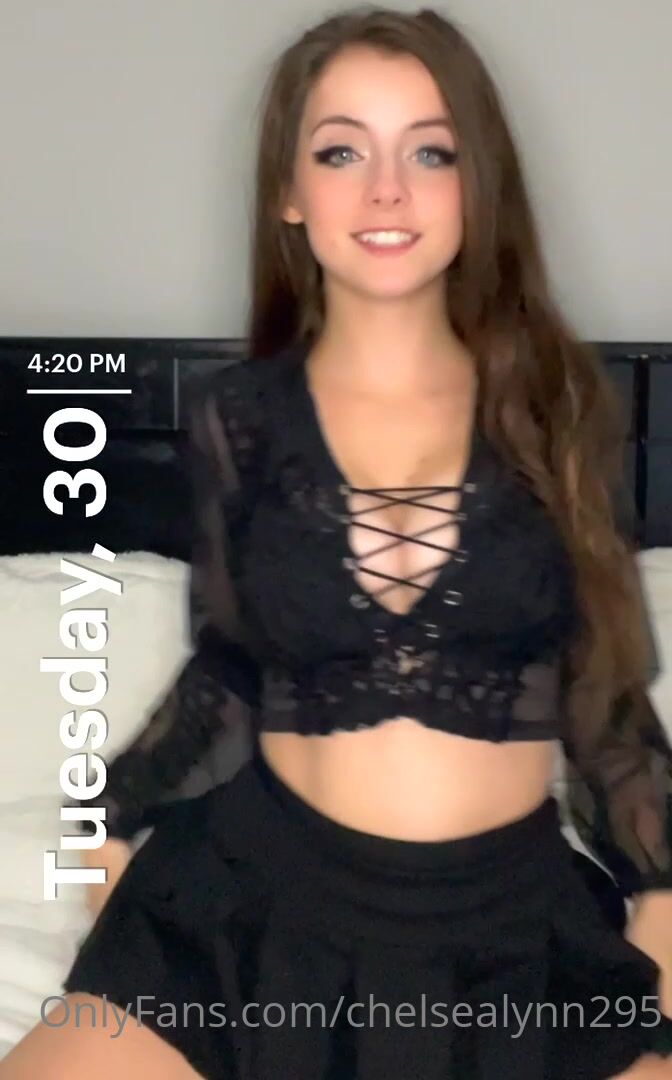 Chelsea_Lynn295 Lets Her Tits Out