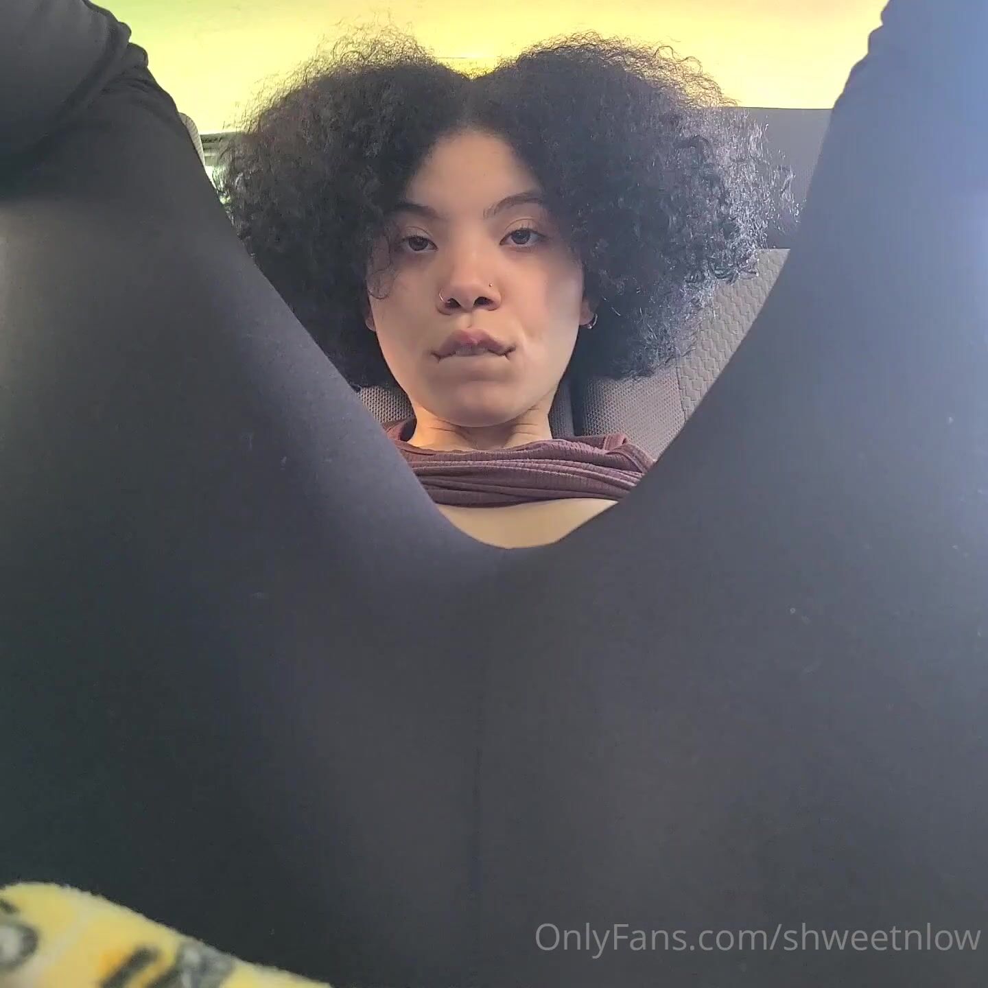 Shweetnlow Pulls Up Her Tights And Shows Off Her Juicy Pussy
