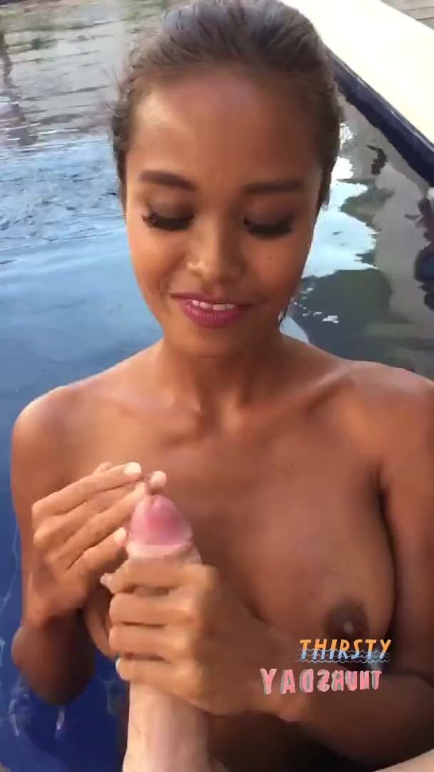 Putri Cinta Handjob POV