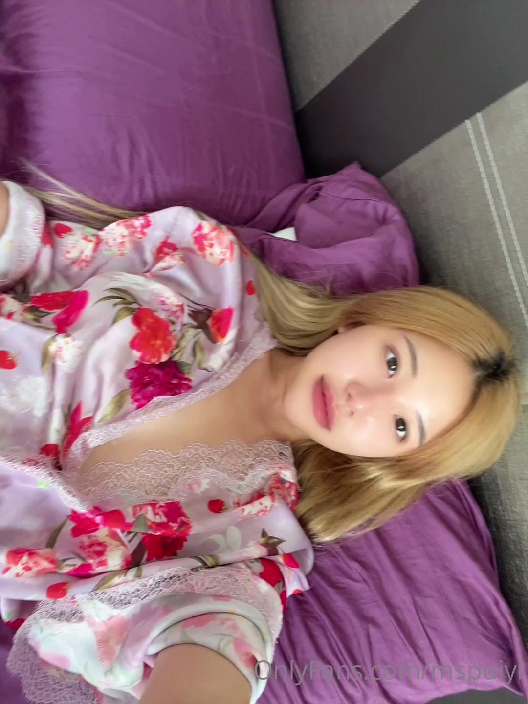 Ms Puiyi Plays With Her Pink Vibrator