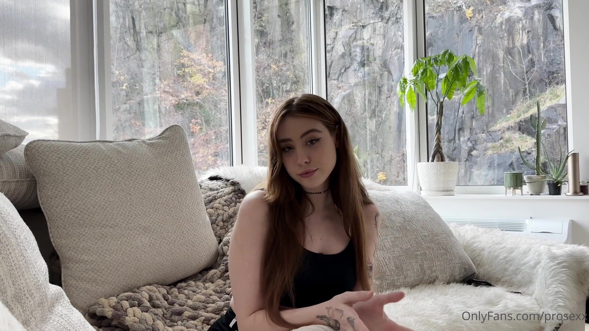 Cute Girl Rosie Rider Cleaning Her BF's Balls Before Fuck