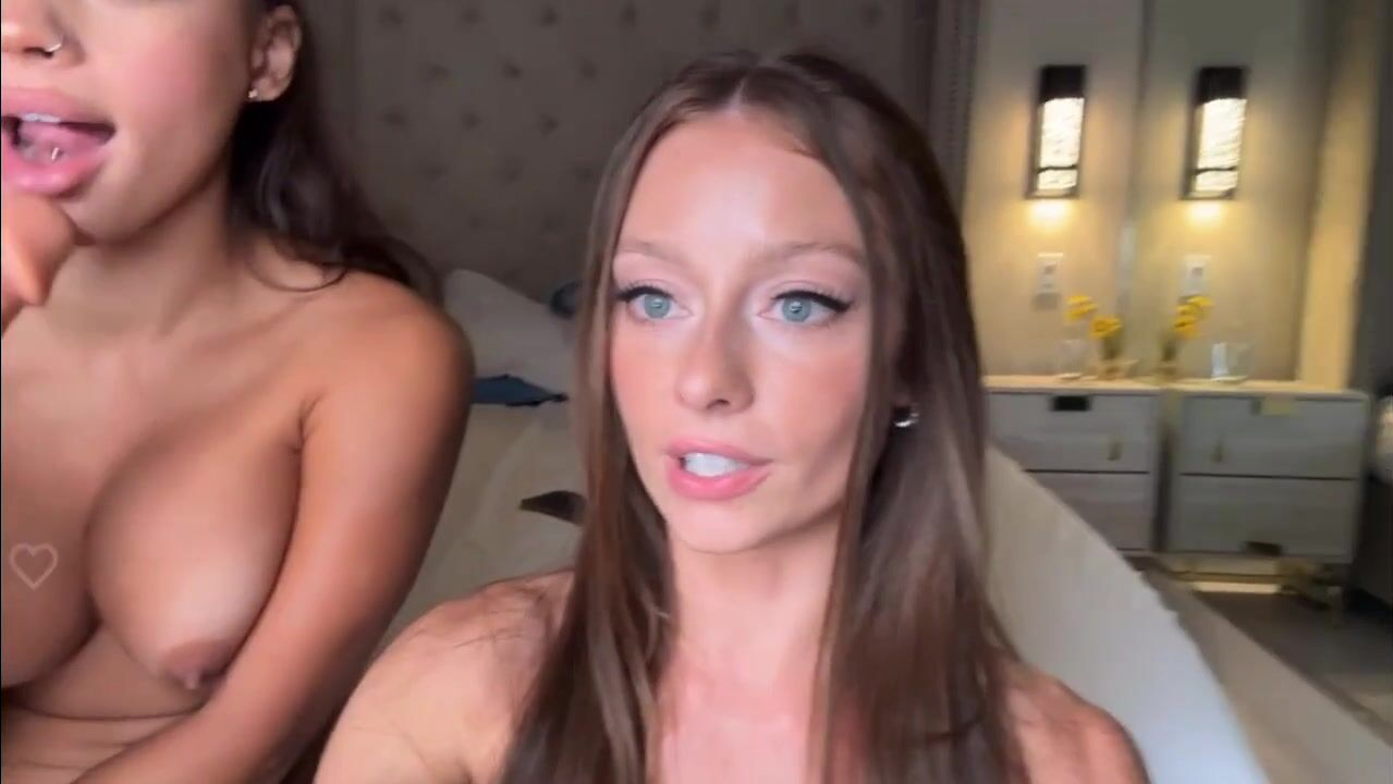 Baristajazx And Her Friend Sit On A Dildo