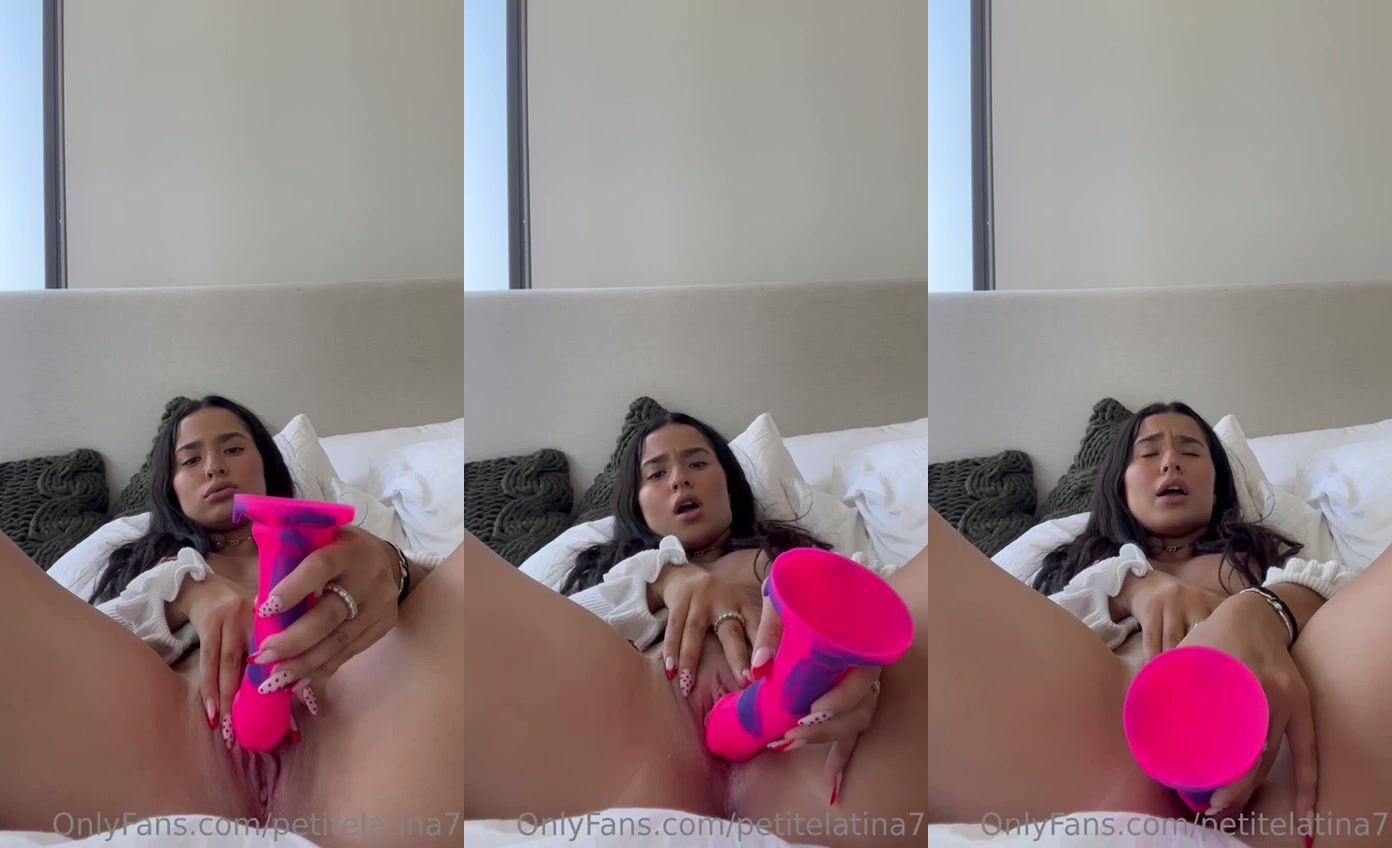 Vanessa Versace Pleasuring Herself With A Dildo