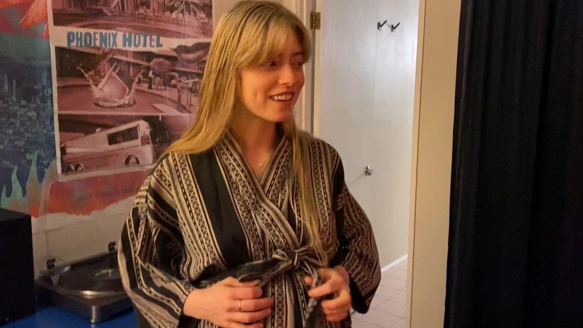Caringerin takes advantage of her pregnancy to lubricate herself