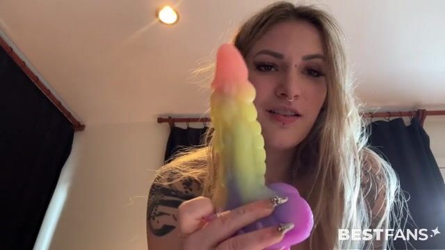 Katika Renina Inserts A Dildo Close-Up
