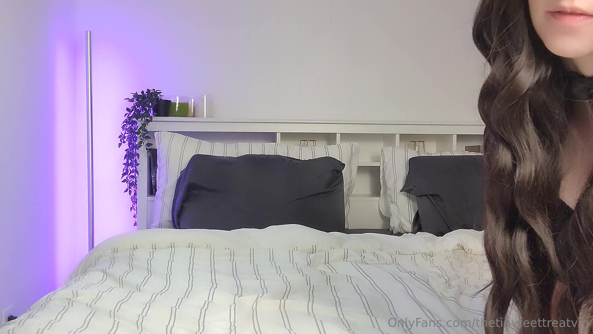 TheTinyFeetTreat Very Horny Kitten