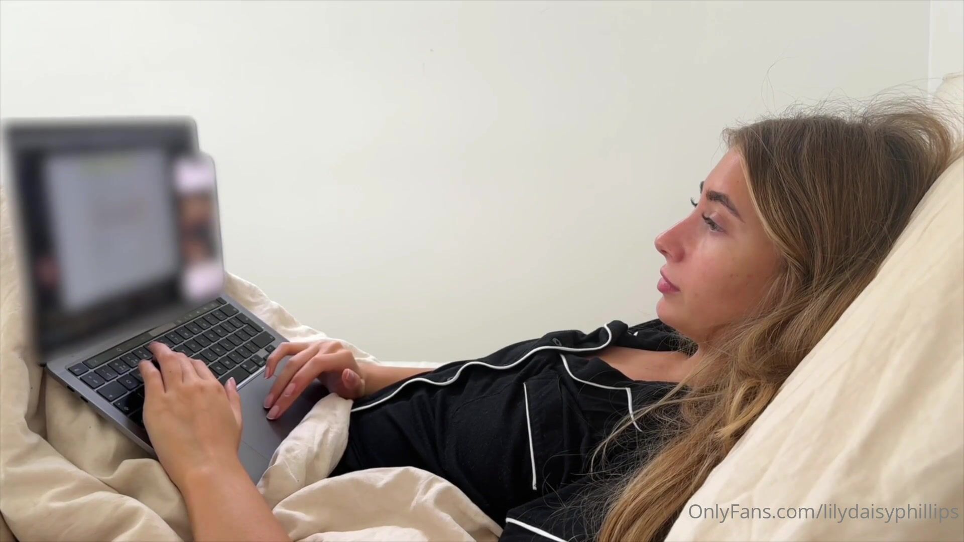 Lily Phillips Gives Blowjob And Gets Fucked By A BBC