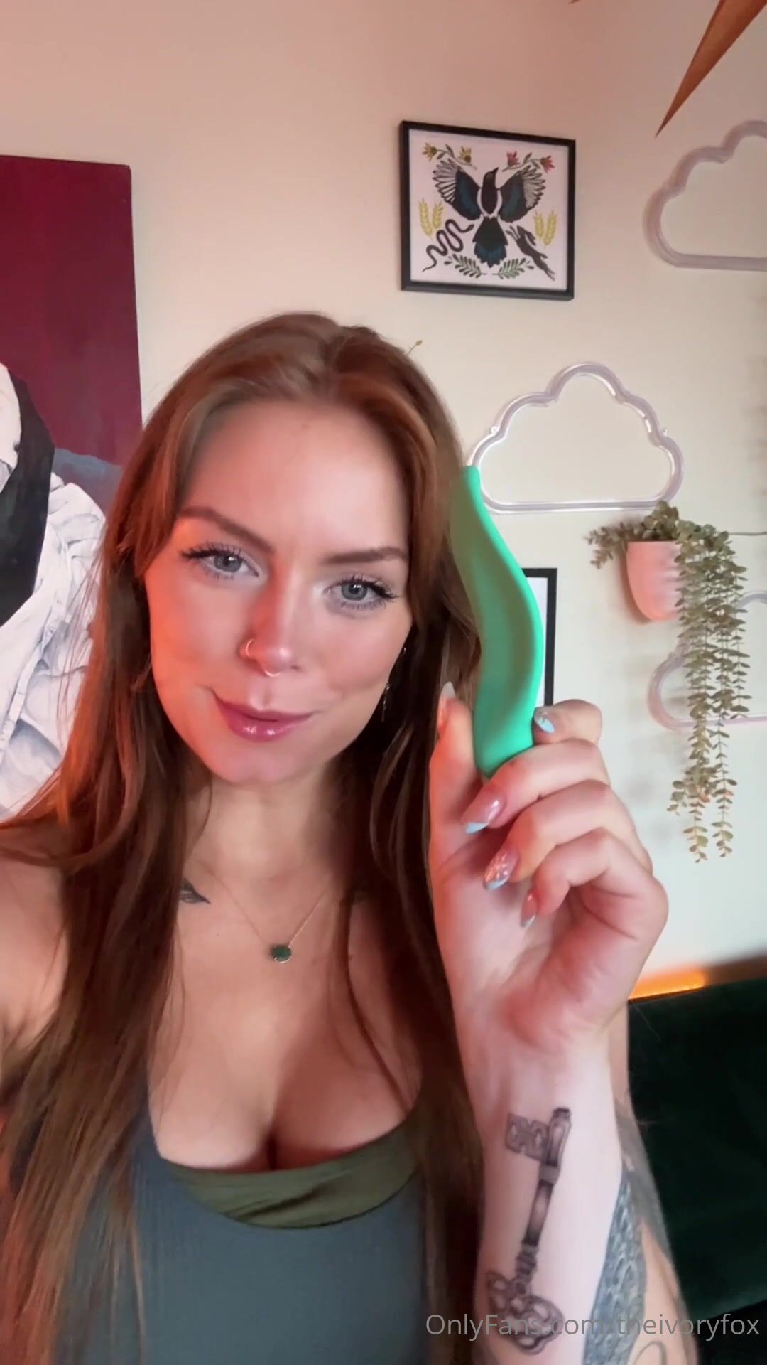 Ivory Fox Reaches Two Intense Orgasms With Her New Vibrator