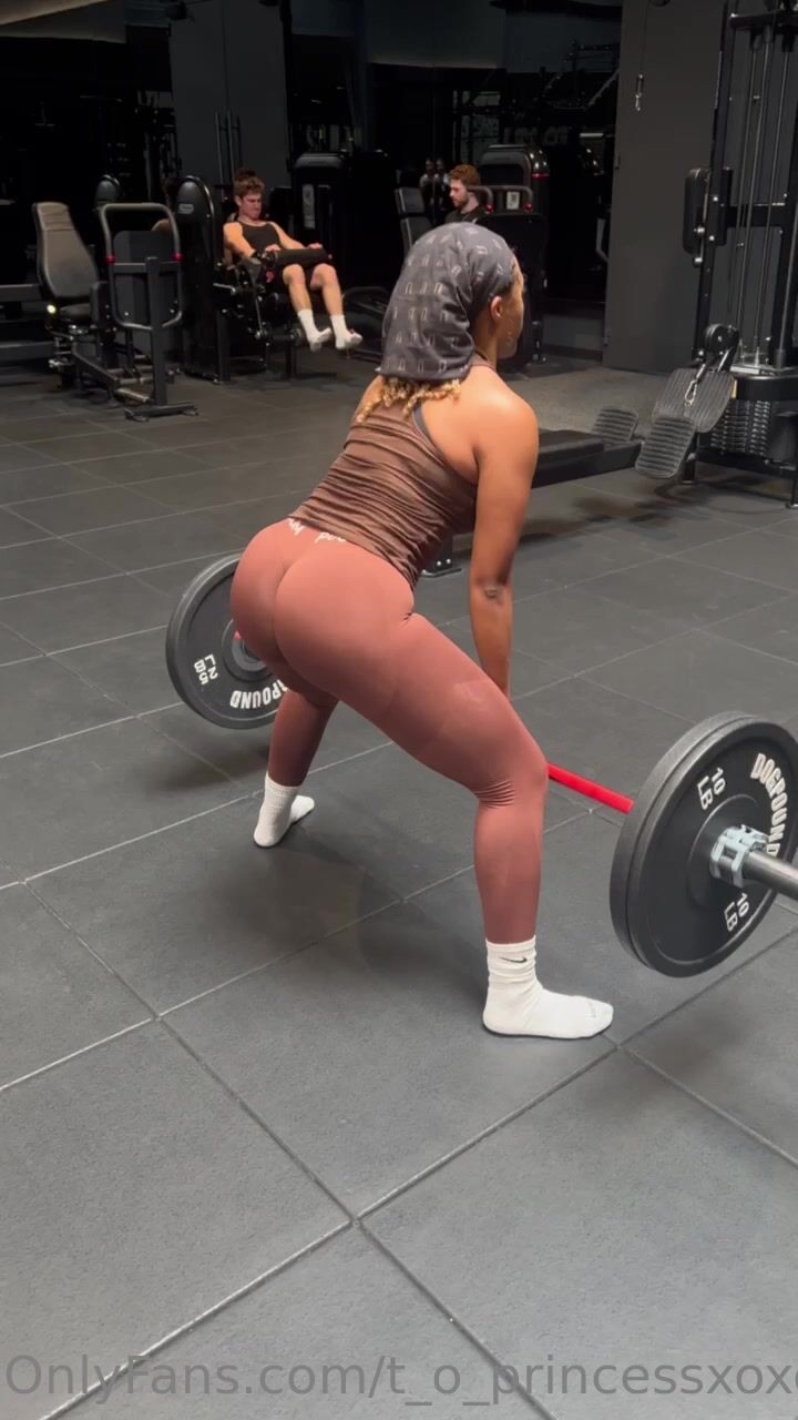 Kalani Rodgers Toning Up Her Ass