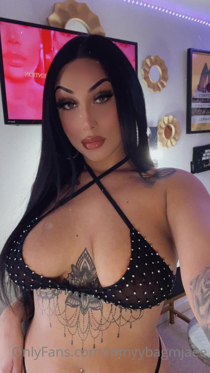 Mjaeethebrat Flaunts Her Hot Body In Dazzling Underwear