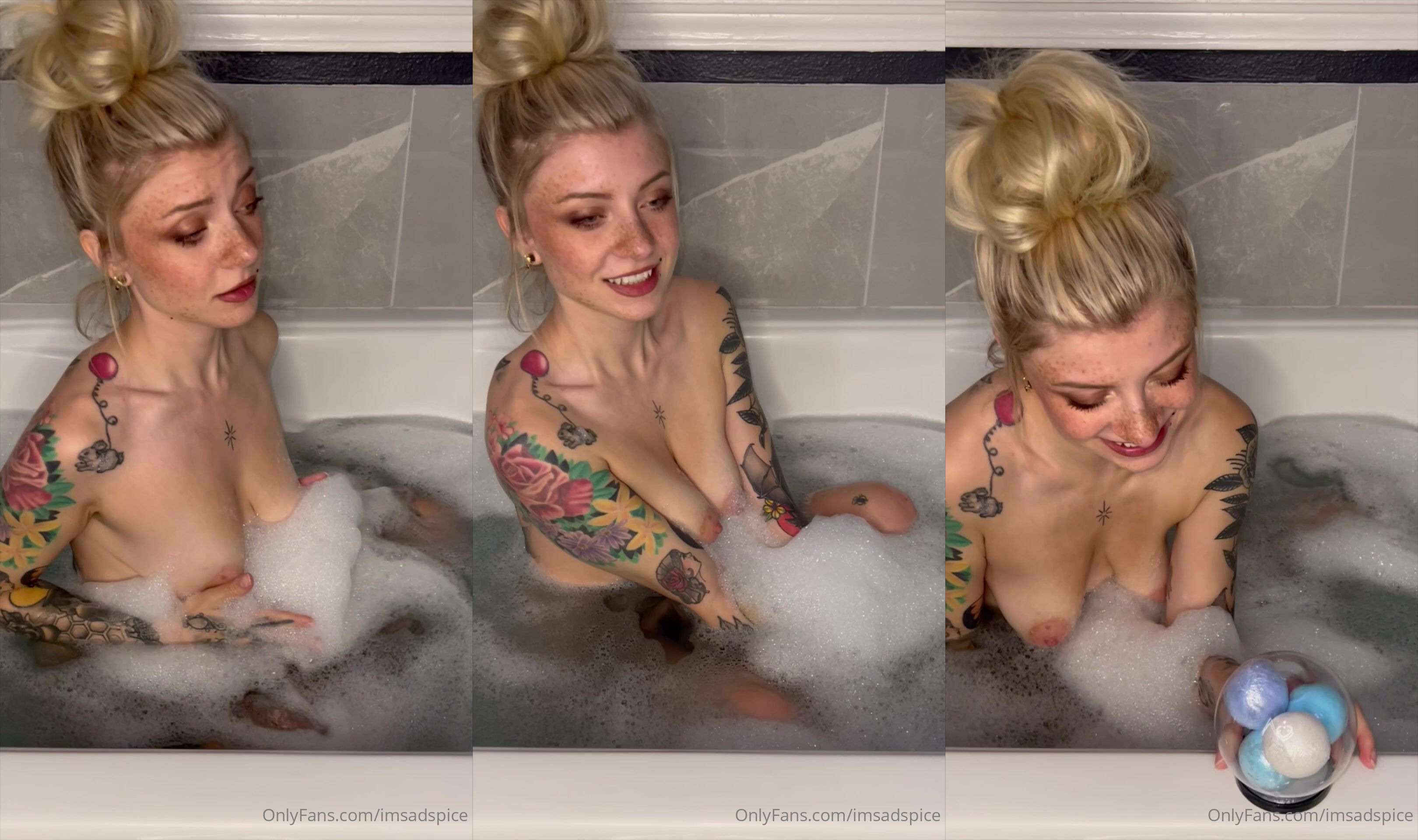 Blonde Im Sad Spice Sucks A Dildo In The Tub