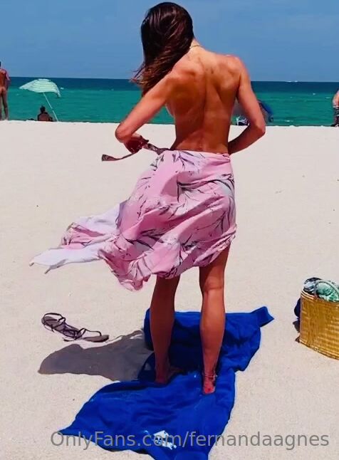 Fernandaagnes Shows Ass And Tits At Beach