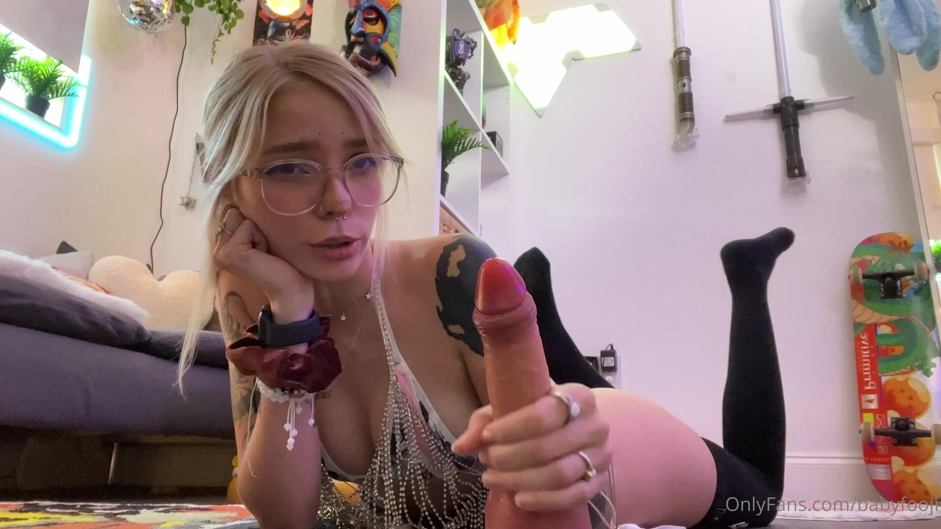 BabyFooji Practices Her Pussyjob And Sits On A Dildo