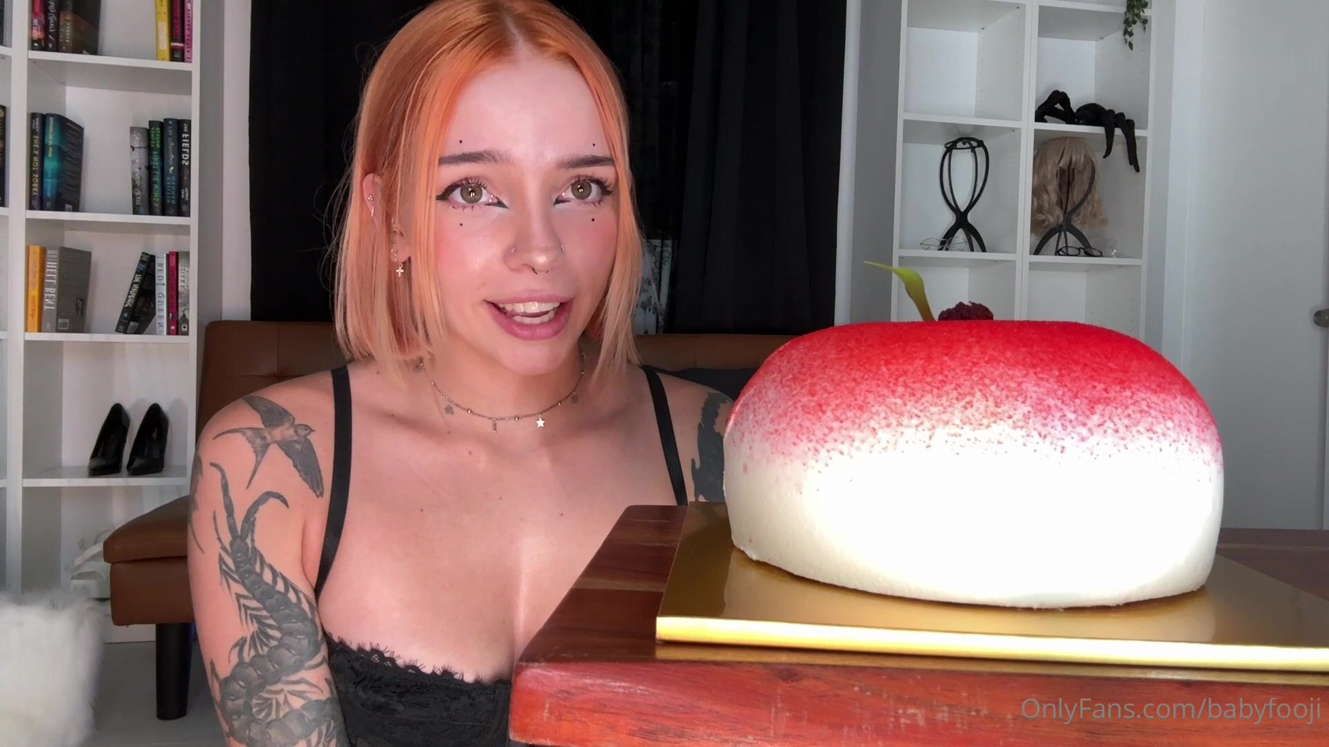 BabyFooji Plays With Her Pussy And Covers Her Body With Cake