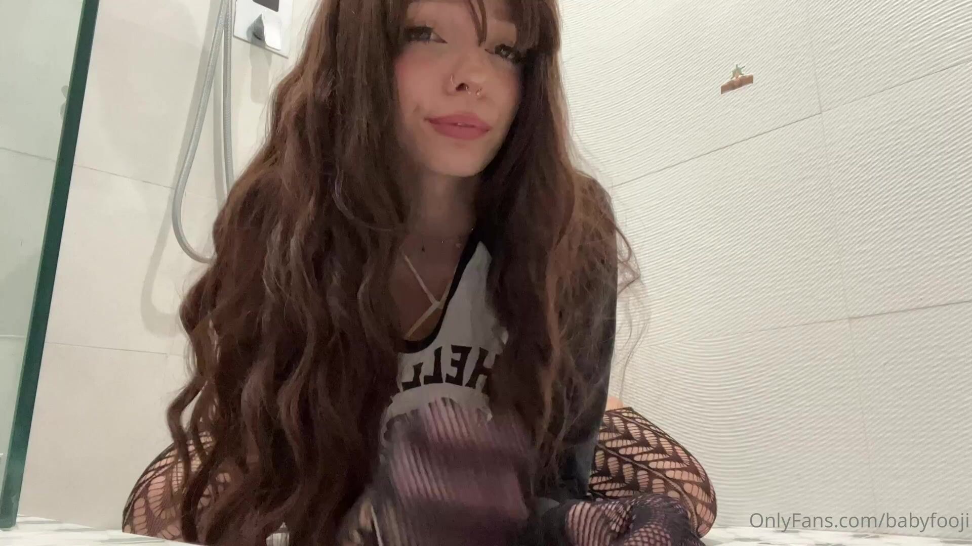 BabyFooji Wets Her Body And Plays With A Dildo In The Shower