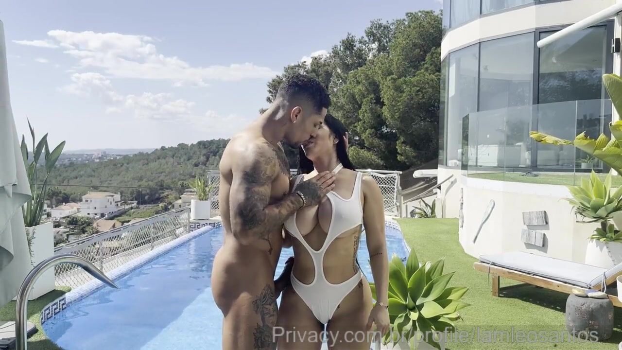 Sara Retali Gets Outdoor Fuck With A Stud
