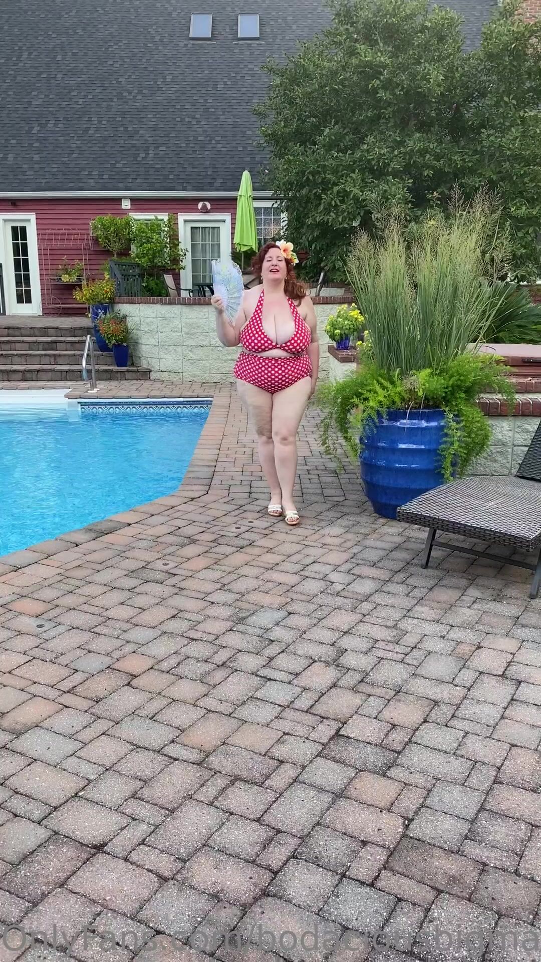 Bodaciousbigmamared Flaunting Her Curves