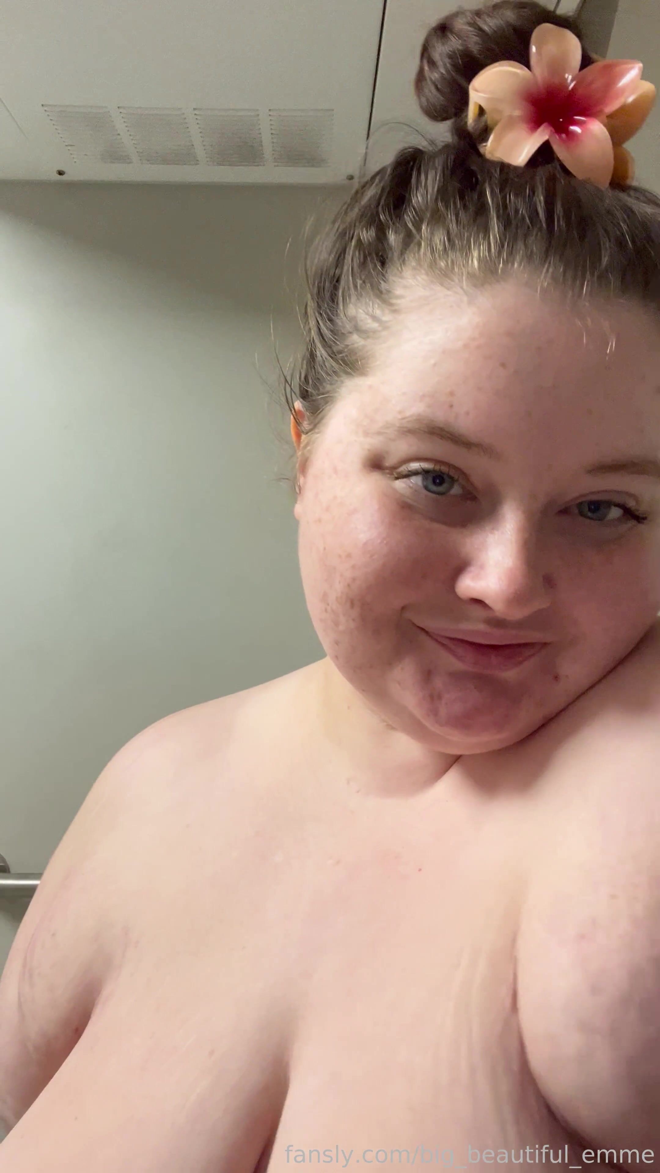 Big_Beautiful_Emme Flaunts Her Tits