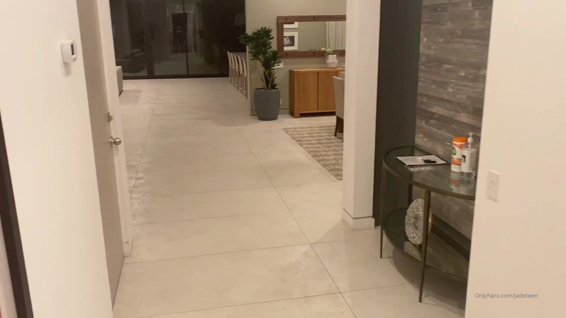 Jade Teen Invites Him Over To Fuck
