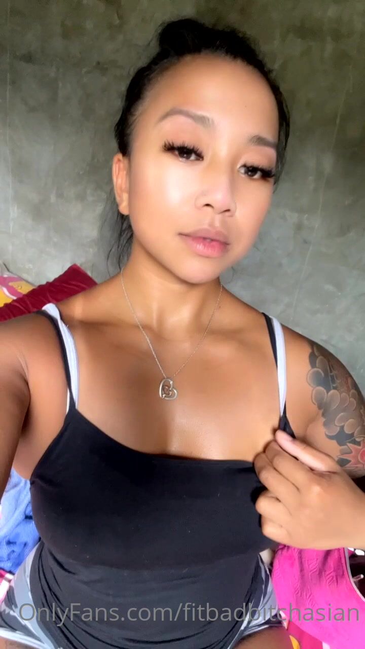 Fitbadbitchasian Flashes Her Huge Tits