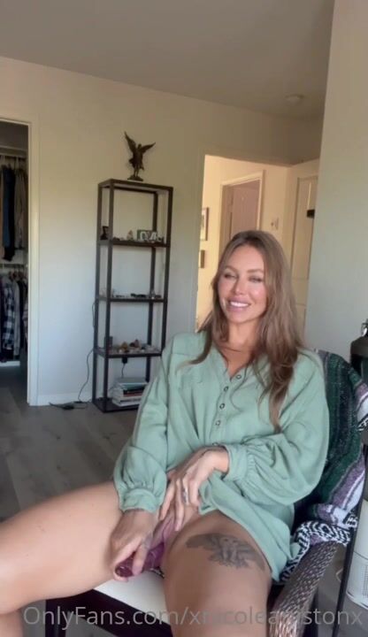 Nicole Aniston Plays With Her Pussy