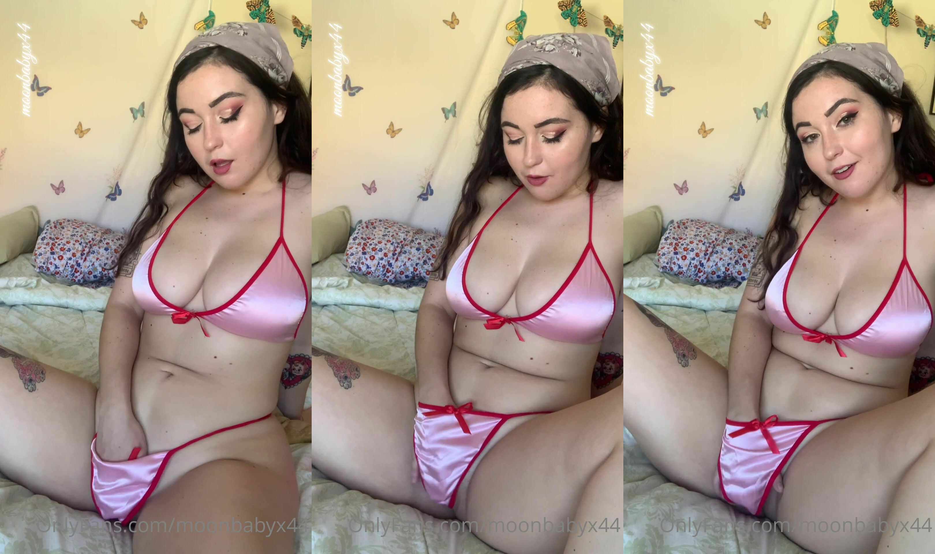 Moonbabyx44 Reaches Orgasm With A Dildo