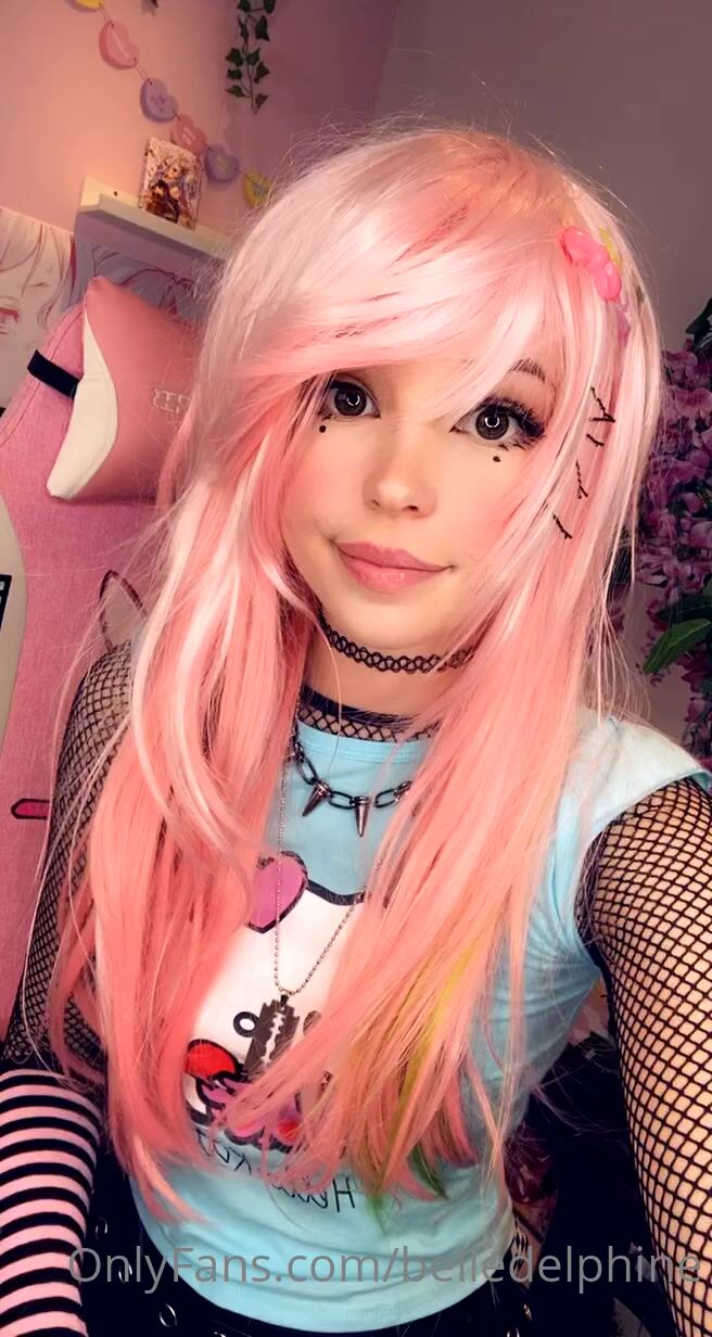 Belle Delphine Lipsyncing