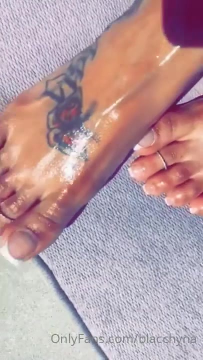 Blac Chyna Shows Her Wet Legs And Feet