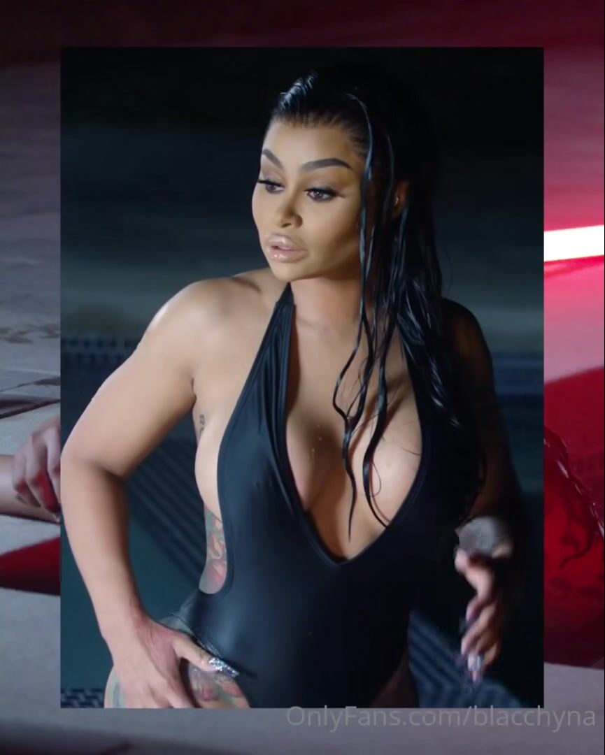 Blac Chyna Gets Soaked In The Pool