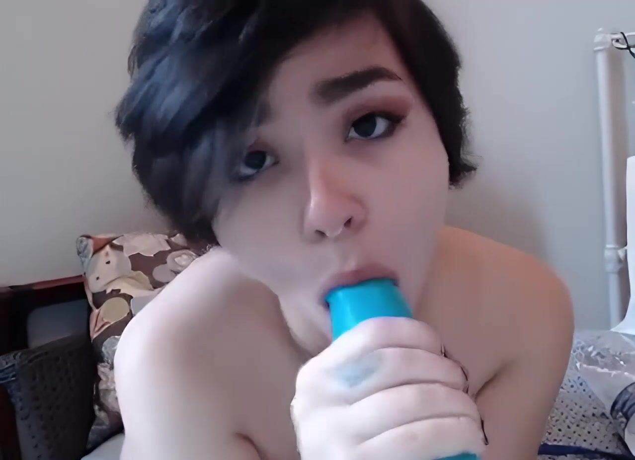Ultraviolet Darling Sucks On A Dildo