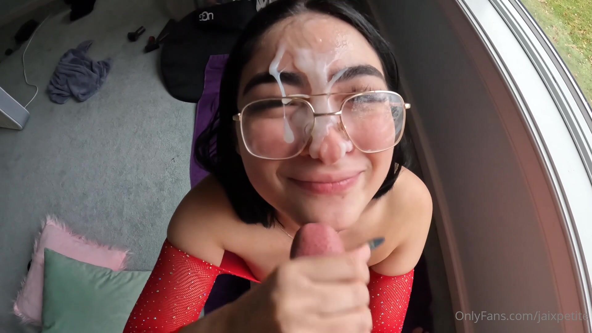 Jaixpetite Gets A Facial After Giving A Blowjob