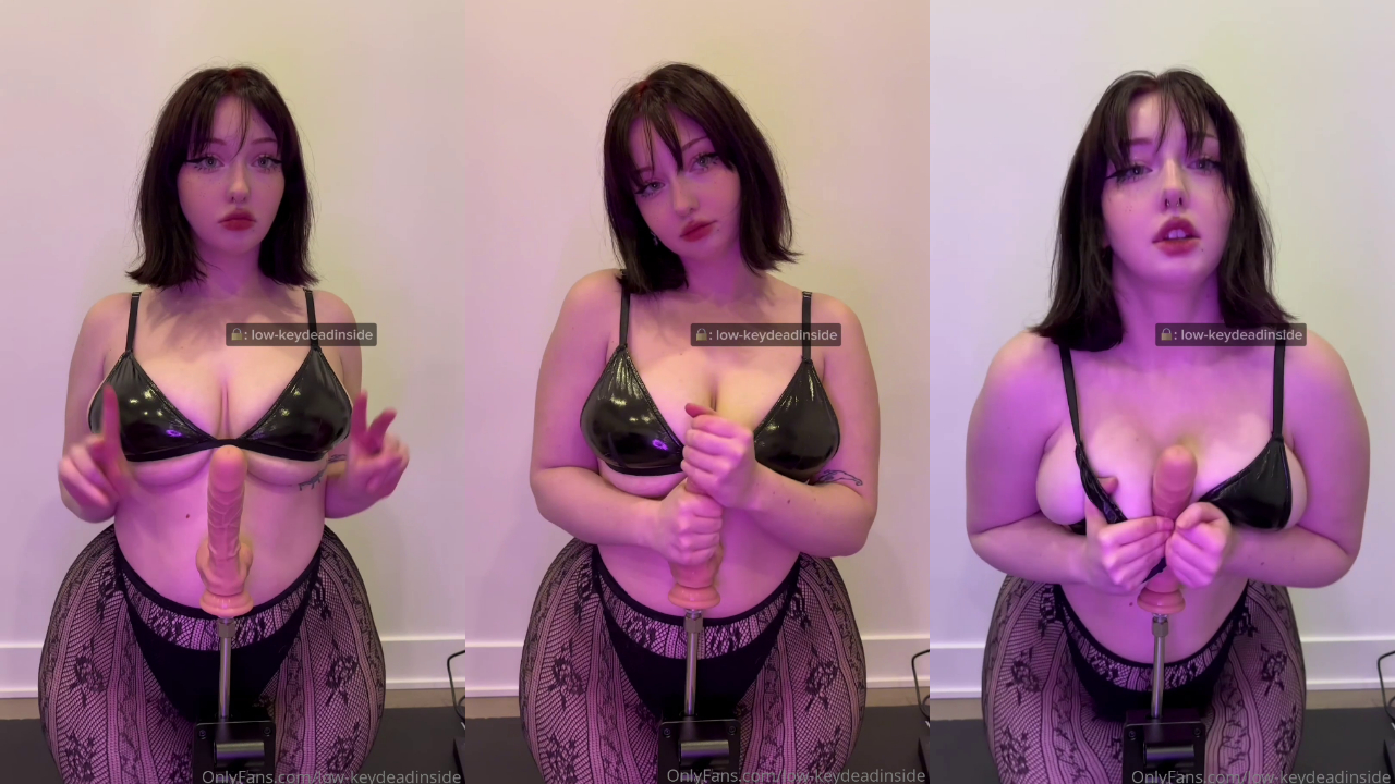 Low Keydeadinside Gives A JOI On Her Live