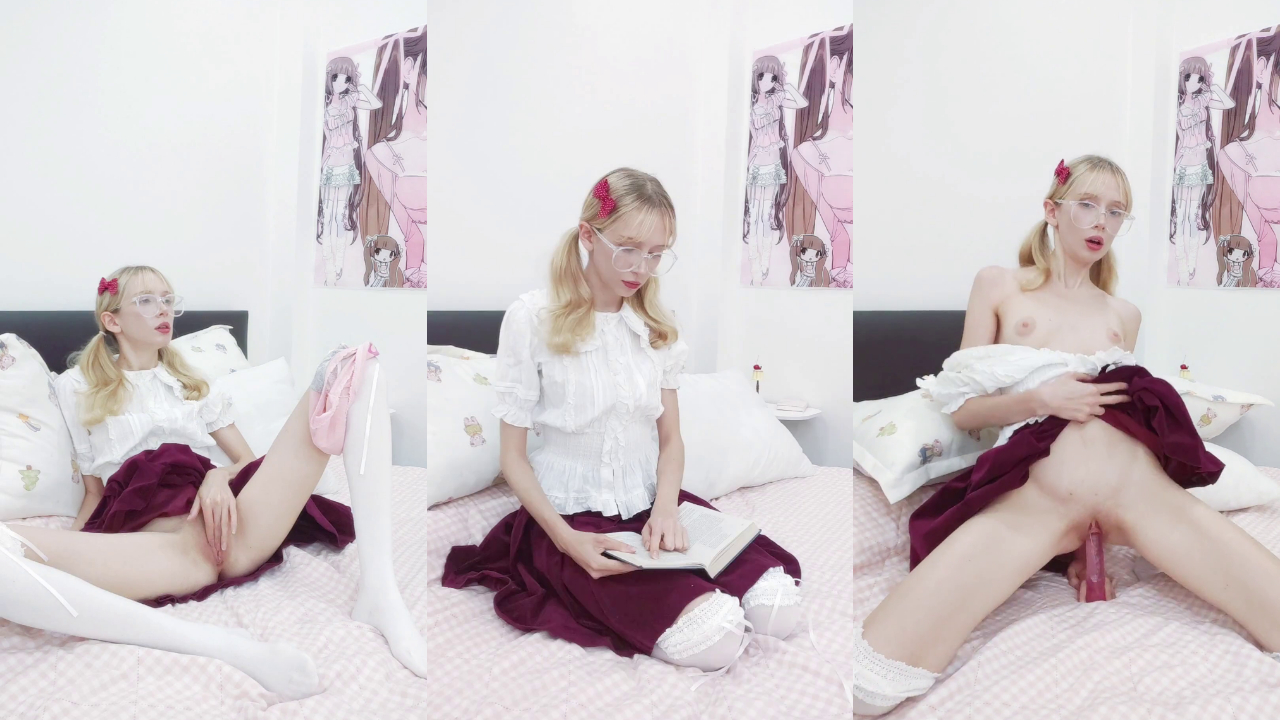 Cute_Aurora Masturbates Her Two Holes