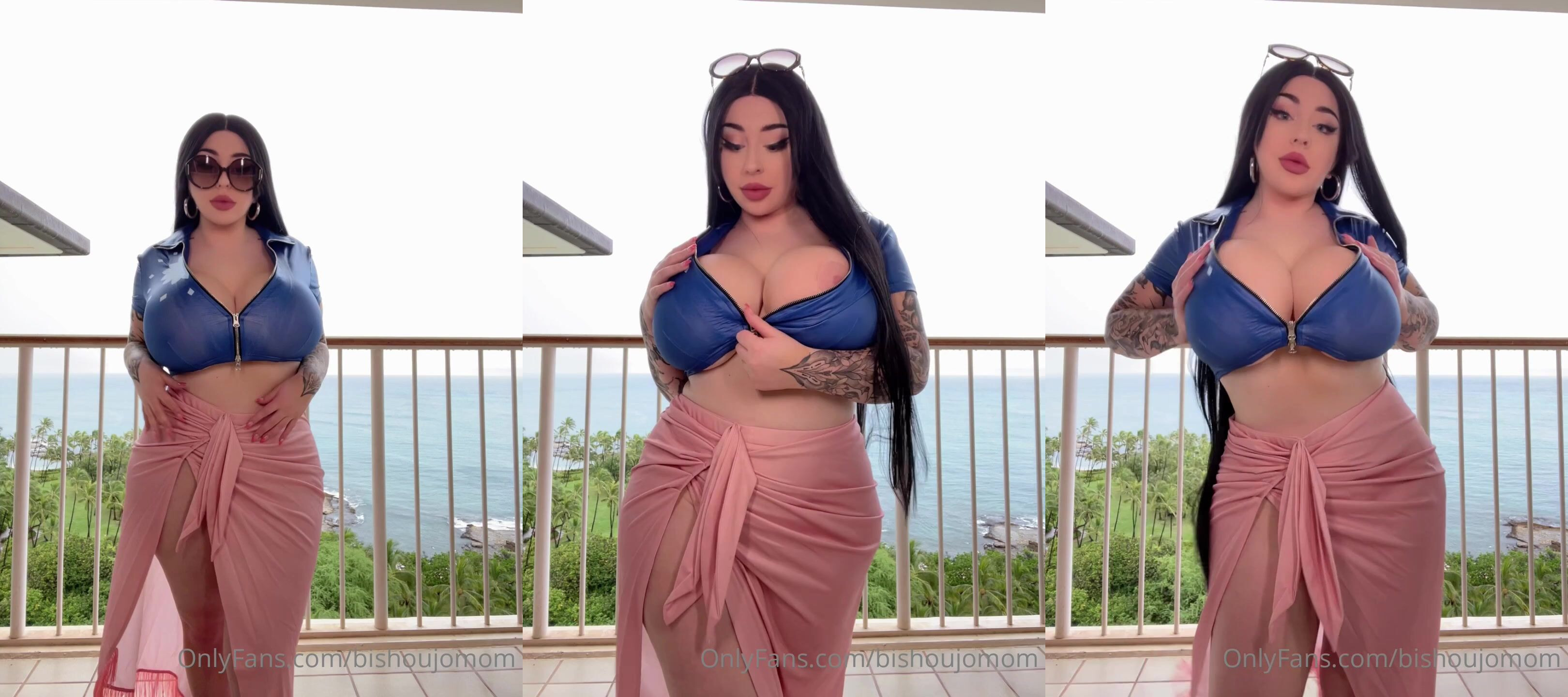 Juliette Michele Flaunts Her Tits As Robin