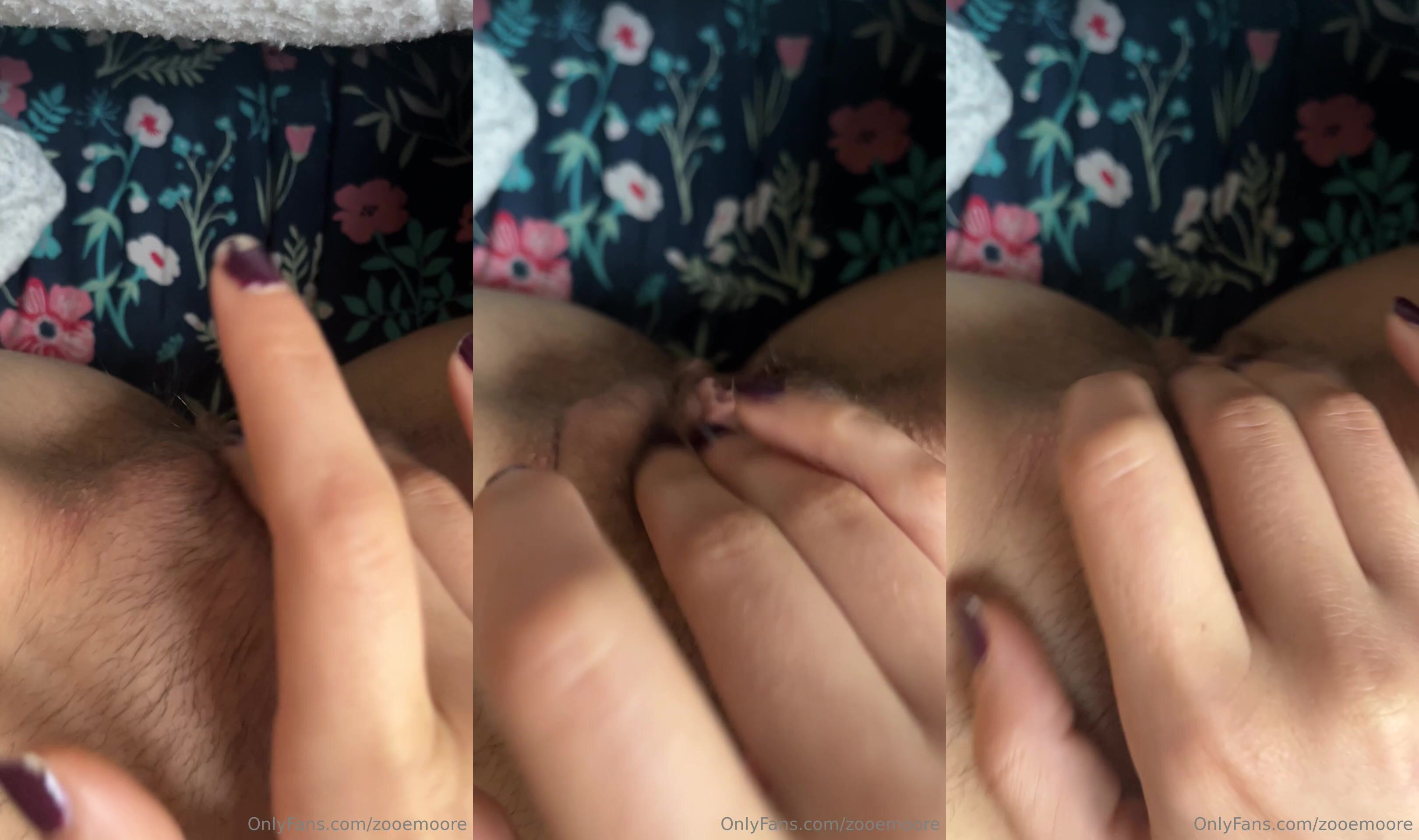 Zooemoore Massages Her Own Clit