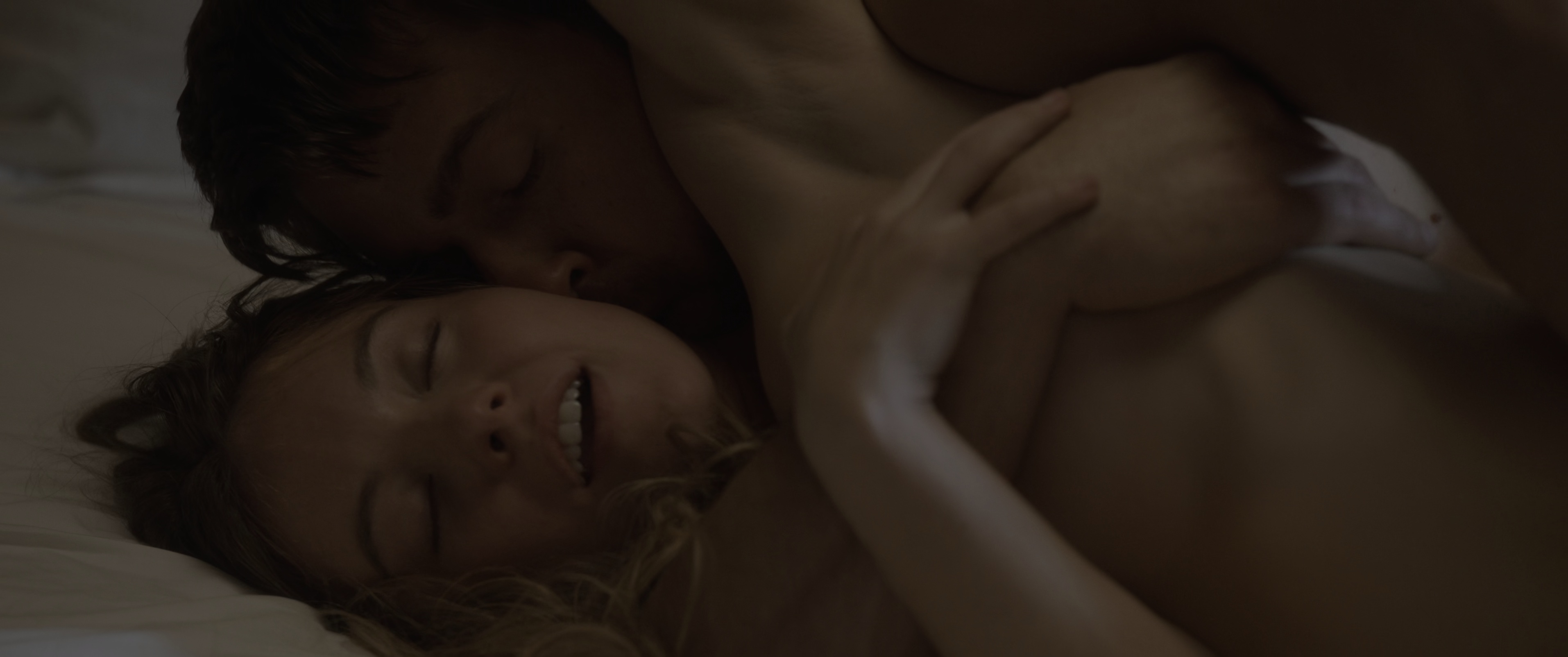Sydney Sweeney Has Sex On The Bed