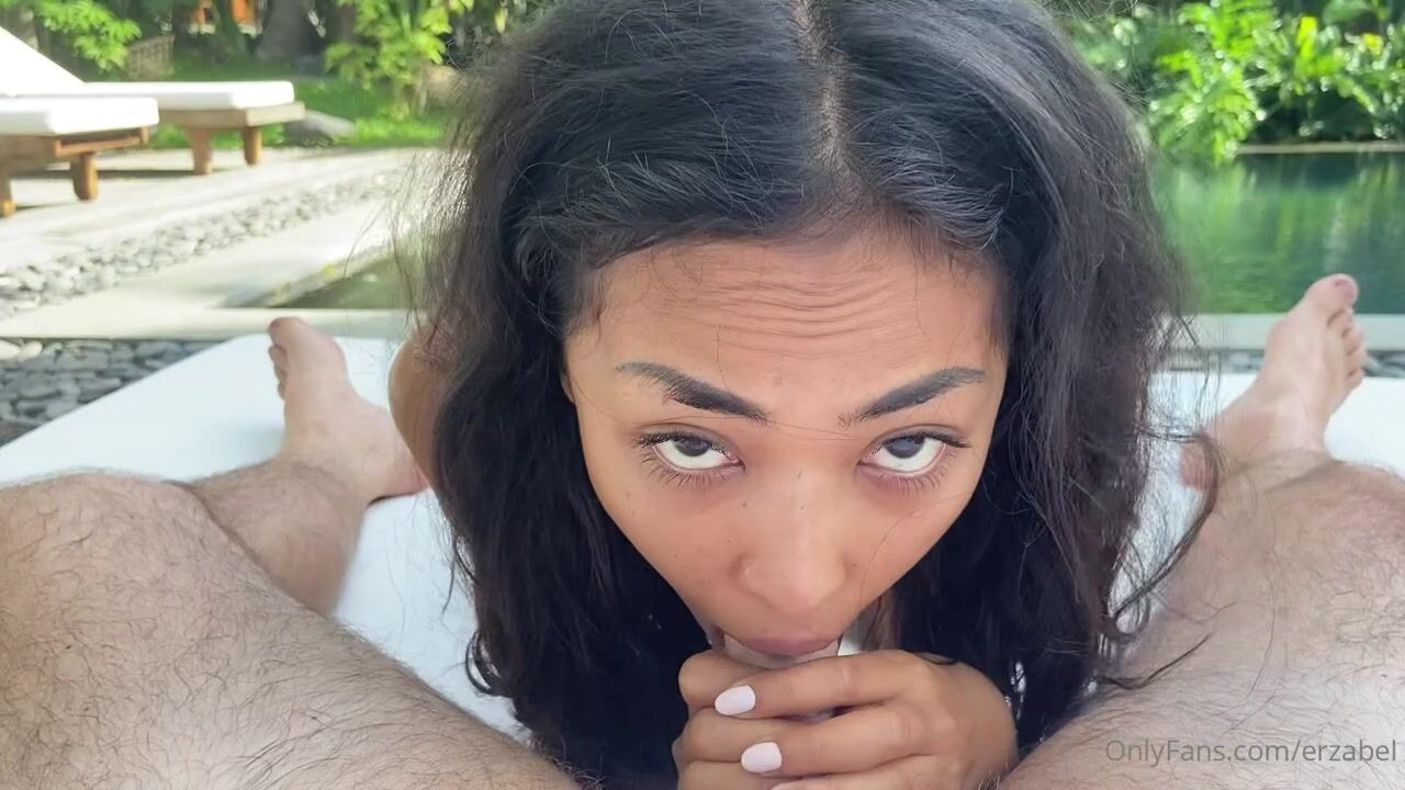 Erzabelx Gets Her Asshole Stretched By The Pool