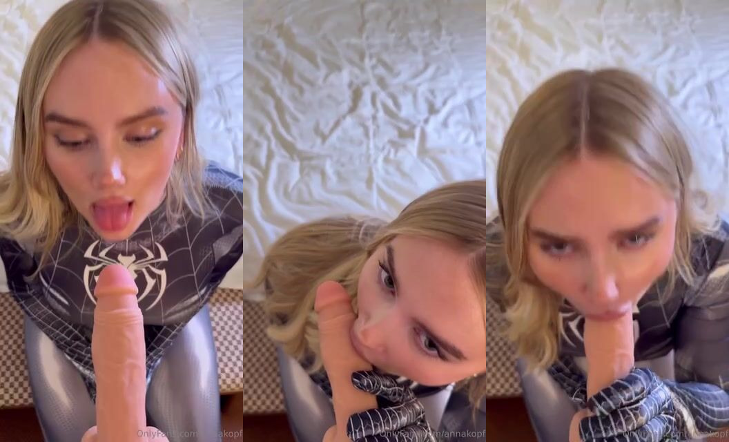 Anna Kopf Spider Woman Sucking Fake Cock