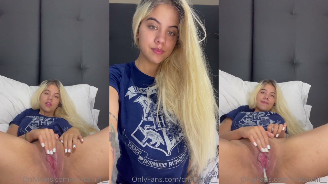 Waifu Cristal Pleases Her Creamy Pussy