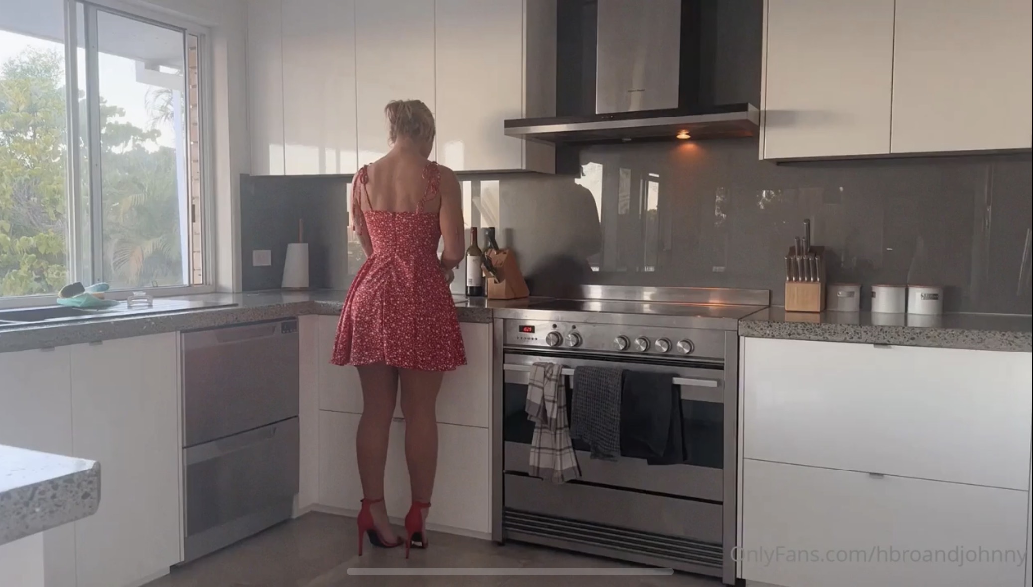 Holly Brougham Gets creampied In The Kitchen