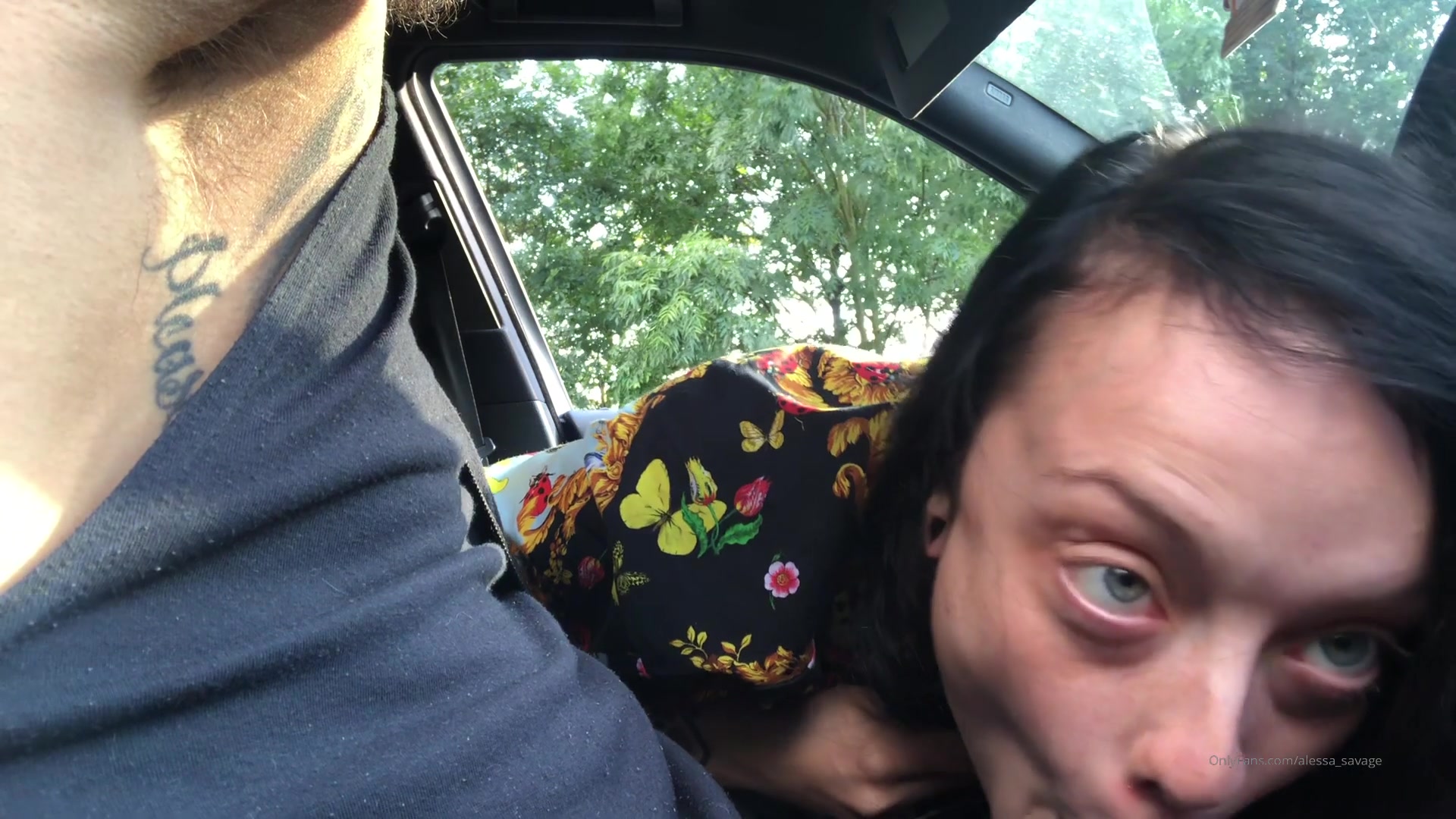 Goth Alessa_Savage Gives Messy BJ In The Car