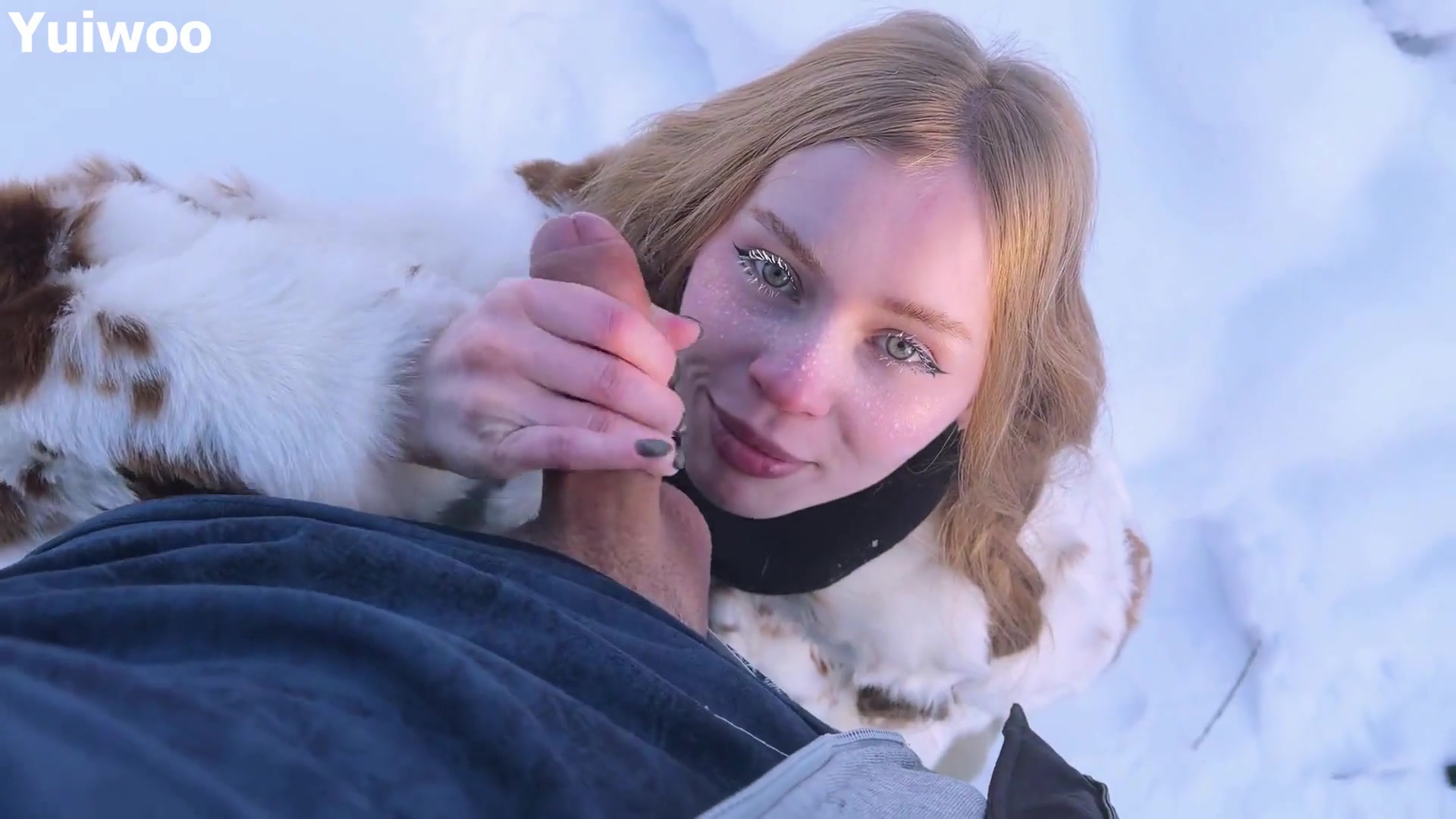Yuiwoo Swallows Fresh Cum In A Snowy Outdoors